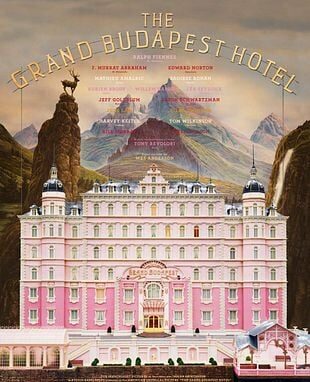 grand hôtel rose par sur fond de montagnes.