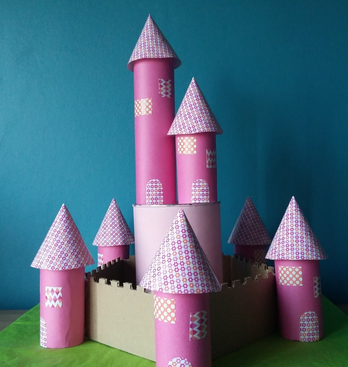 Image d'une création : château fort rose en papier décoratif