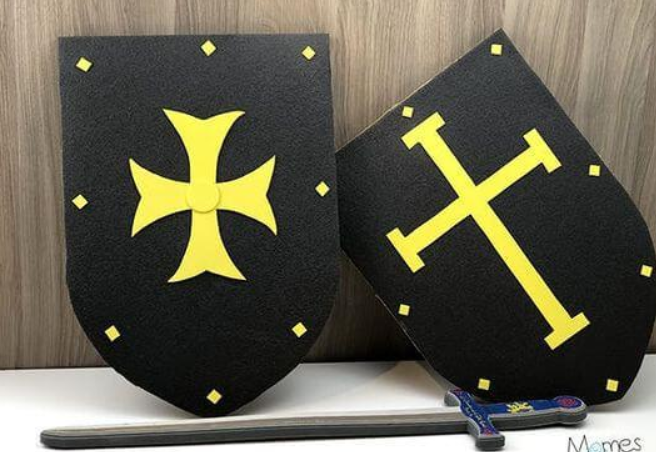 Image de créations : 2 boucliers noir (avec une croix au centre des 2 épées) et une épée noire et jaune