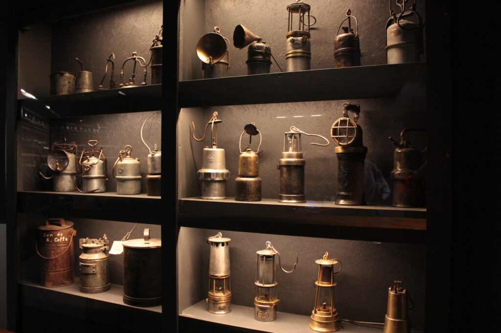 Anciennes lampes provenant de La Mine Image — Source de la photo : WIKIMEDIA COMMONS